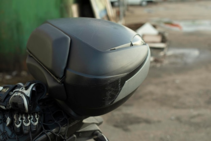 fixation top case moto